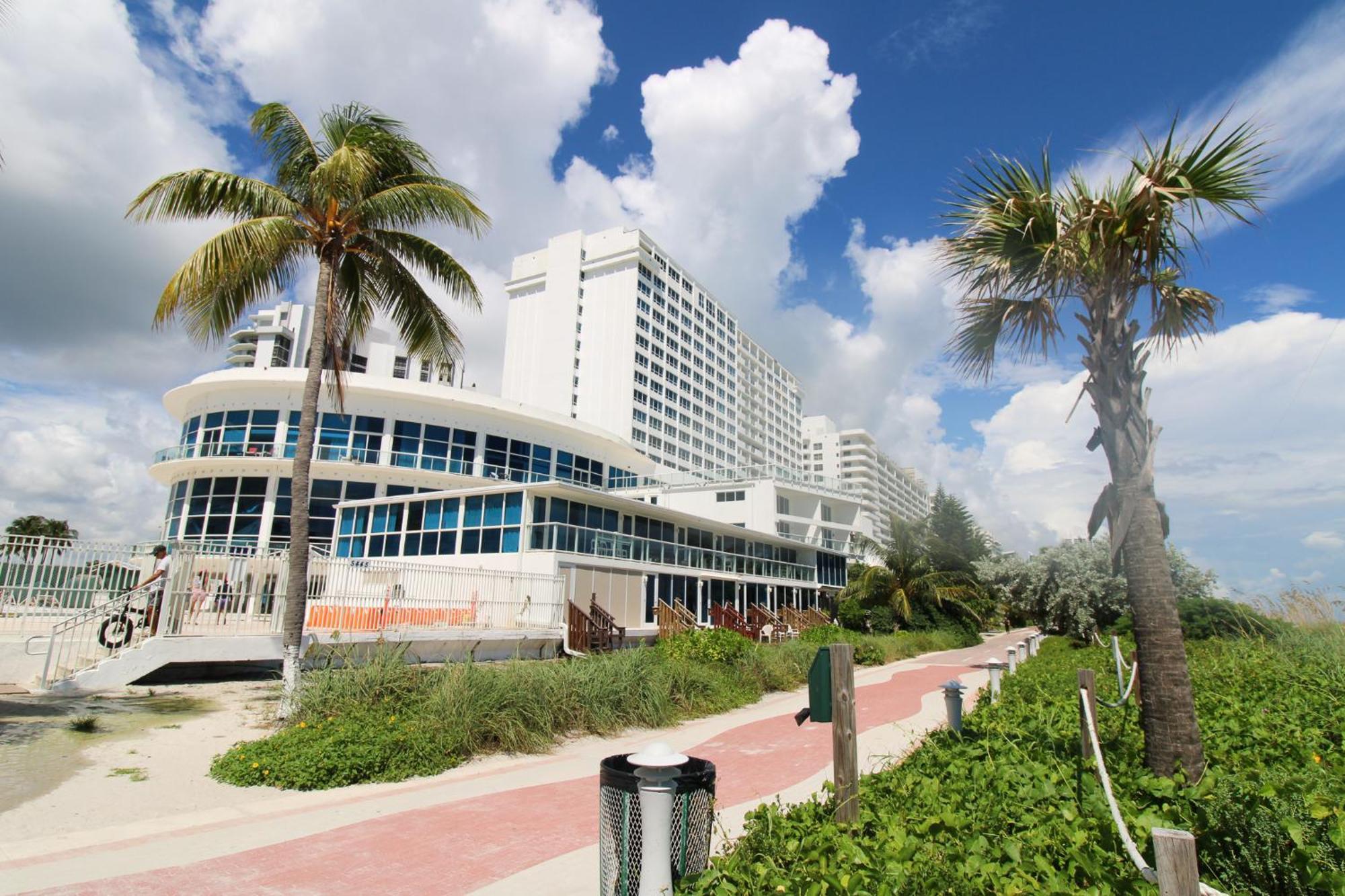 Castle Pavillon 8 Beachfront - Private Beach Access Loft With 2-Story, Pool, Tennis, Free Parking Access Miami Beach Esterno foto