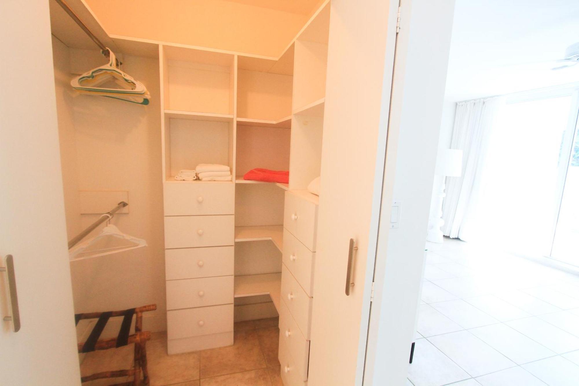 Castle Pavillon 8 Beachfront - Private Beach Access Loft With 2-Story, Pool, Tennis, Free Parking Access Miami Beach Esterno foto