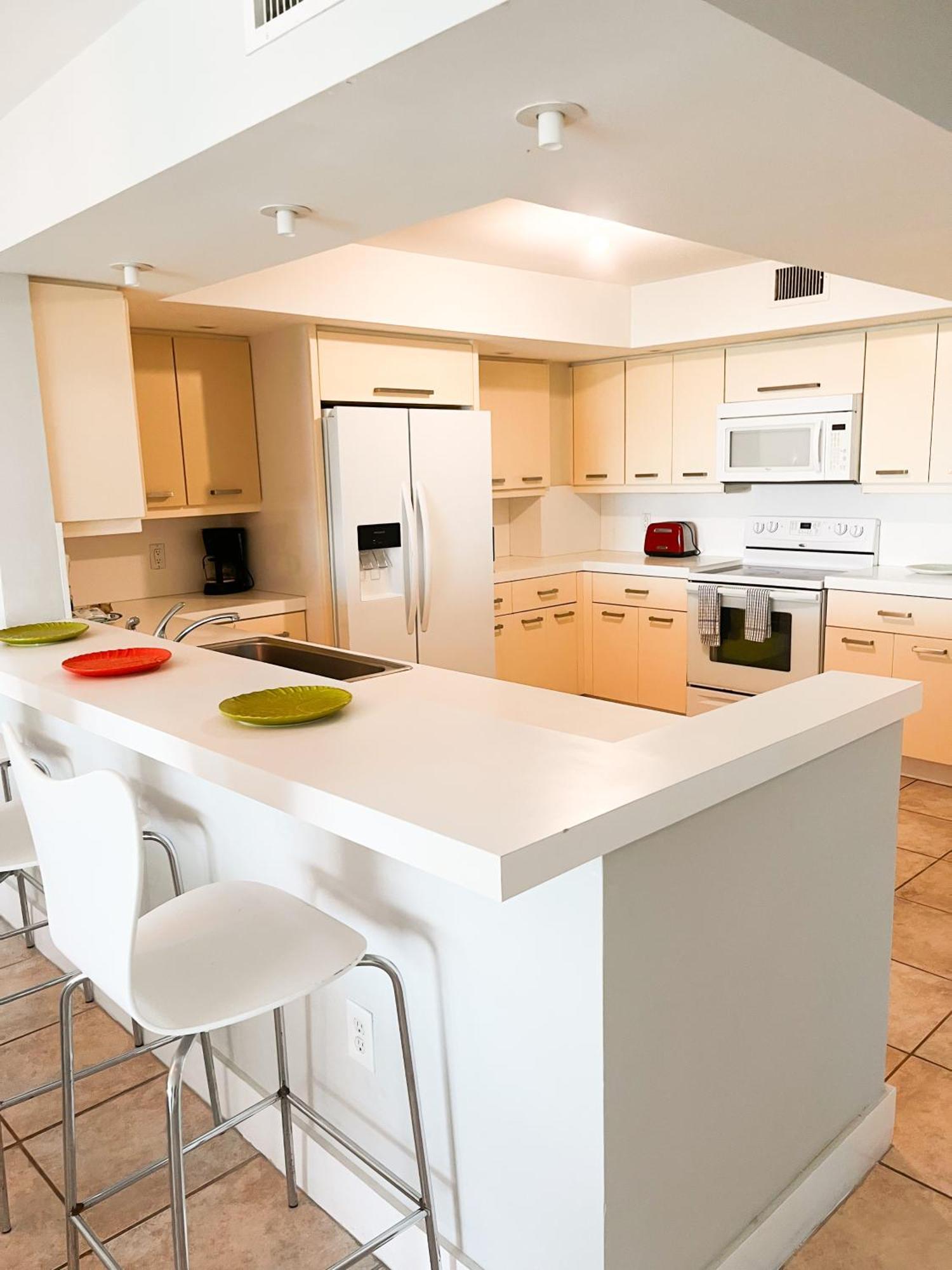 Castle Pavillon 8 Beachfront - Private Beach Access Loft With 2-Story, Pool, Tennis, Free Parking Access Miami Beach Esterno foto