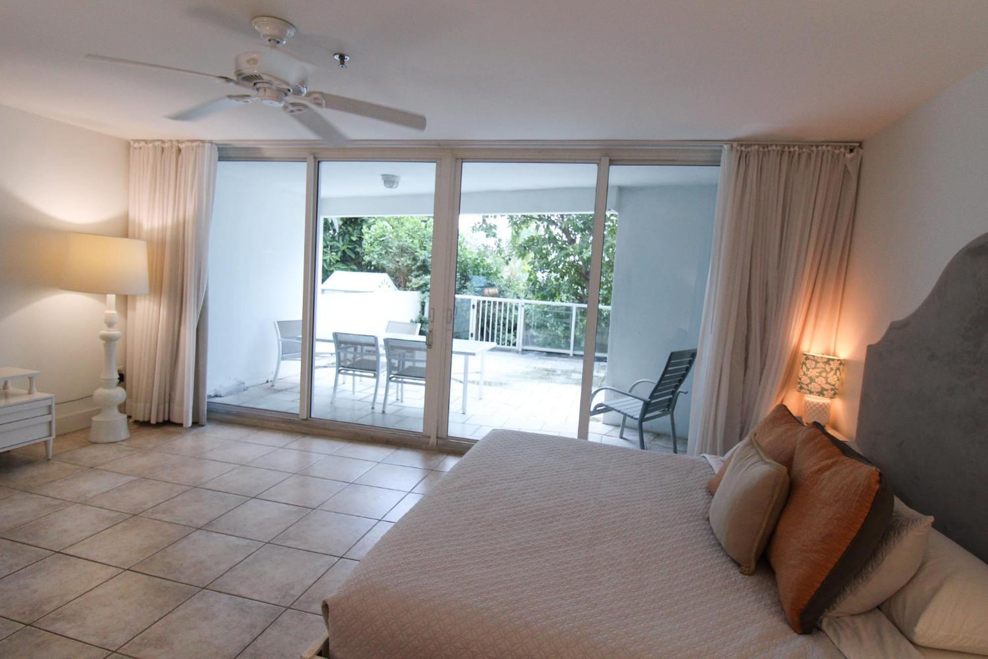 Castle Pavillon 8 Beachfront - Private Beach Access Loft With 2-Story, Pool, Tennis, Free Parking Access Miami Beach Esterno foto
